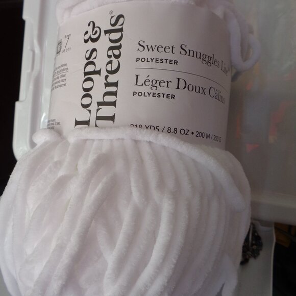 Loops & Threads Sweet Snuggles Lite White Yarn 1 Skein 218 yds - Picture 1 of 3